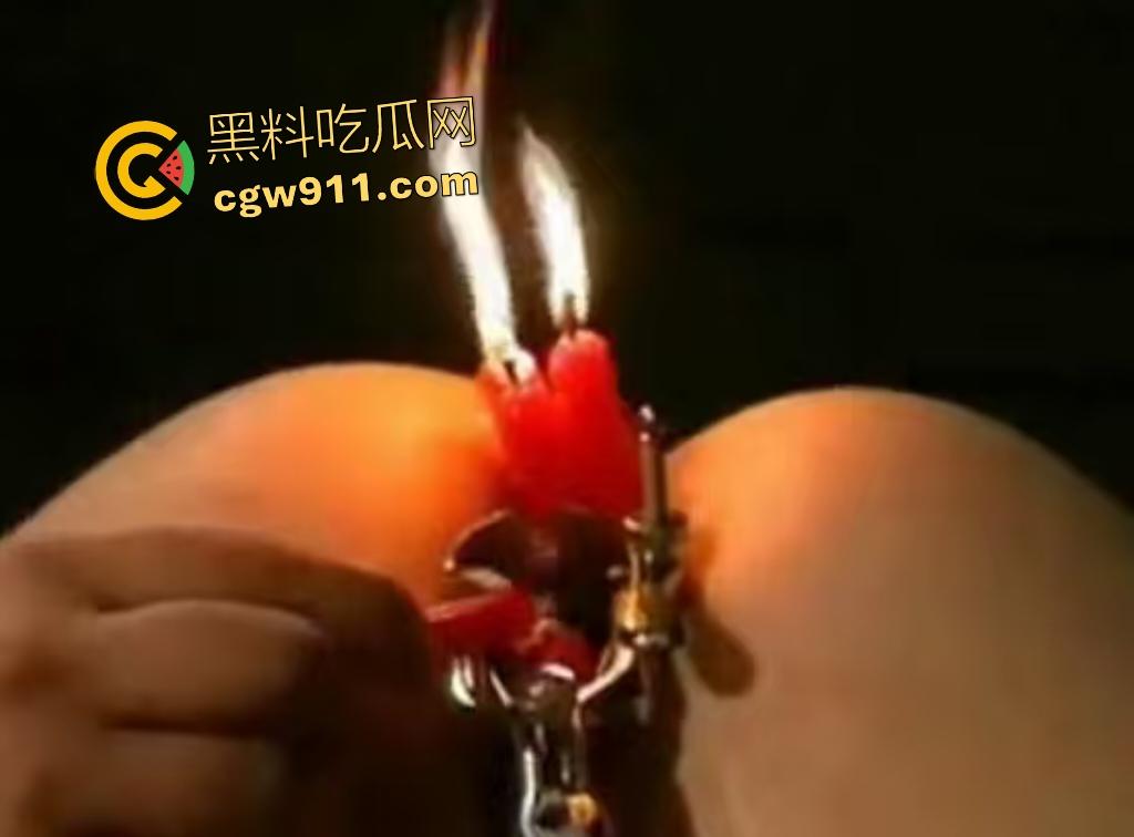 欧美女子猎奇玩法!双洞扩张开阴,点燃蜡烛滴阴道,火辣痛爽交织,火烧得越大,逼越爽!
