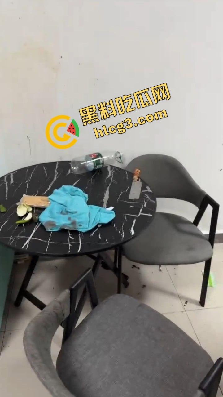 海州血腥夫妻打架现场曝光,门被干倒,血流成河,私密聊天记录全网疯传