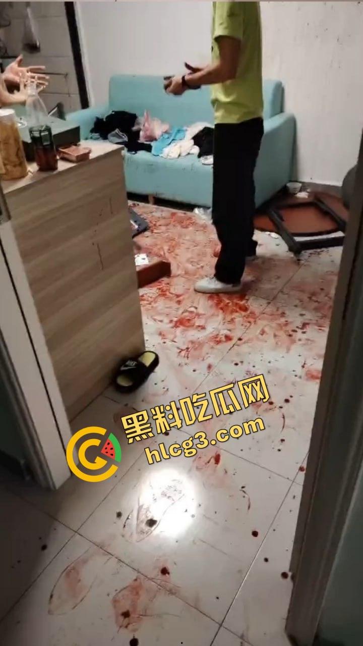 海州血腥夫妻打架现场曝光,门被干倒,血流成河,私密聊天记录全网疯传