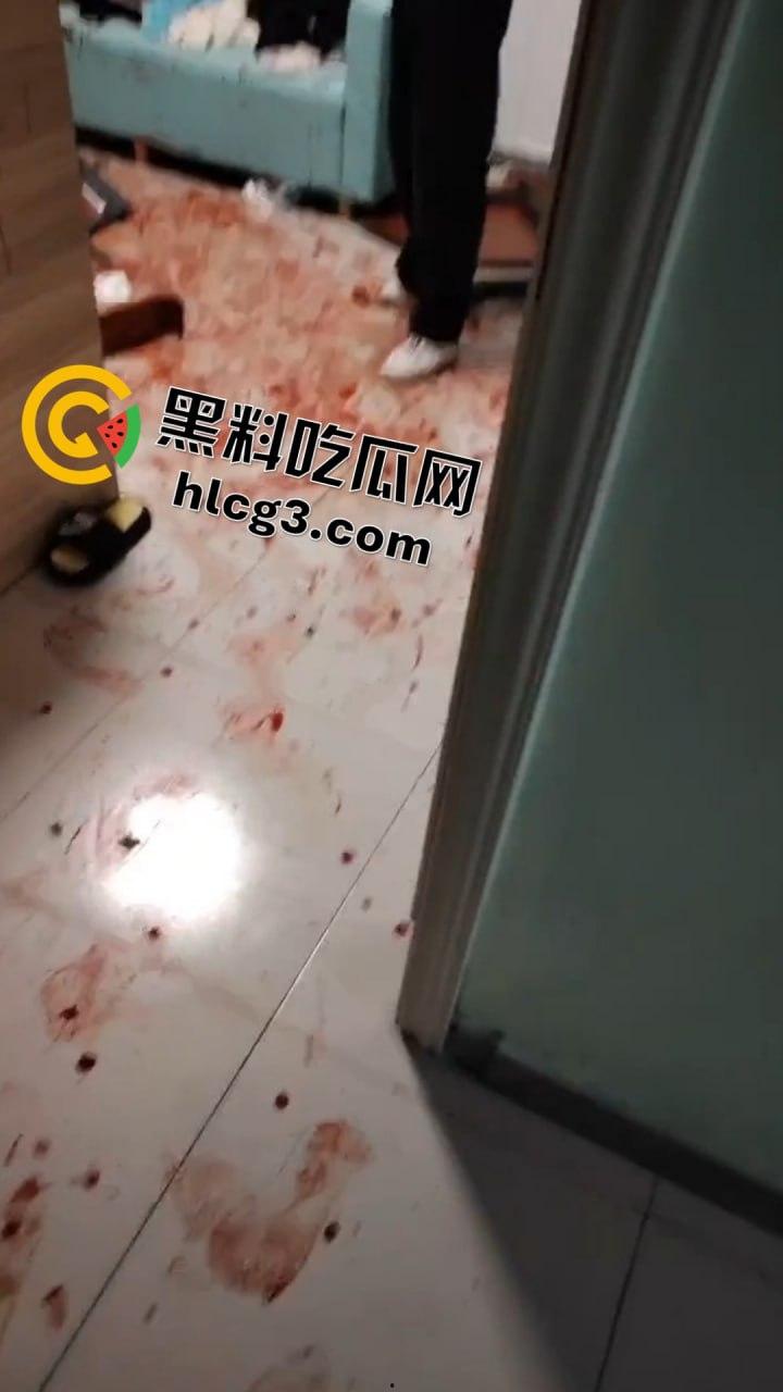 海州血腥夫妻打架现场曝光,门被干倒,血流成河,私密聊天记录全网疯传
