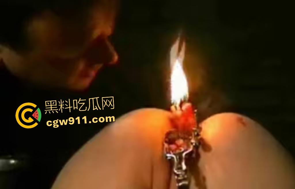 欧美女子猎奇玩法!双洞扩张开阴,点燃蜡烛滴阴道,火辣痛爽交织,火烧得越大,逼越爽!