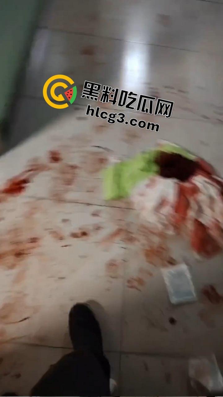 海州血腥夫妻打架现场曝光,门被干倒,血流成河,私密聊天记录全网疯传