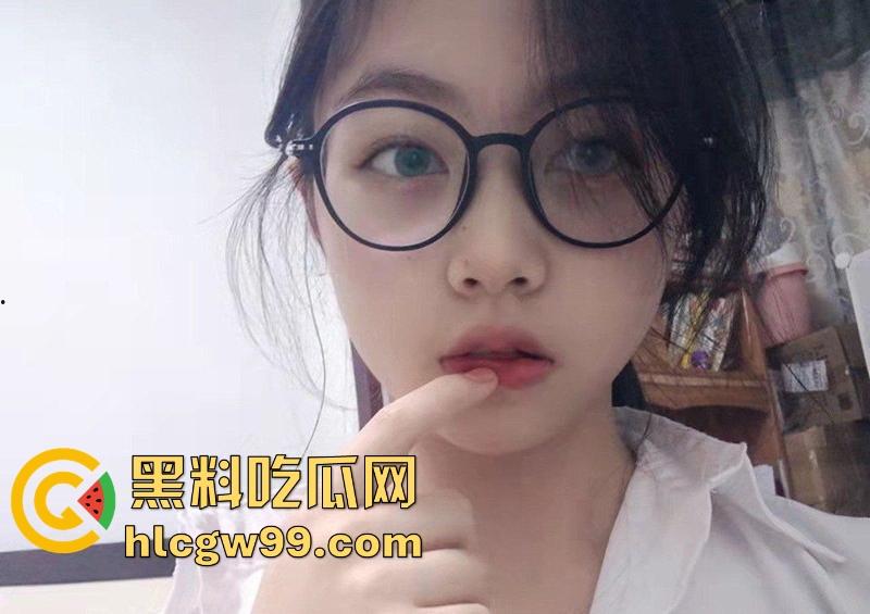 武汉大学反差眼镜女大【林新一】被金主调教视频曝光,各种场合忘我口交,表情销魂口技一流!