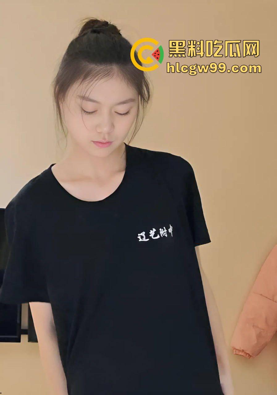 辽宁艺术附中艺术生『赵悦月』刚下课就被金主爸爸骗进酒店，洗个澡就开腿小怪兽开逼，艺术生的逼就是紧！