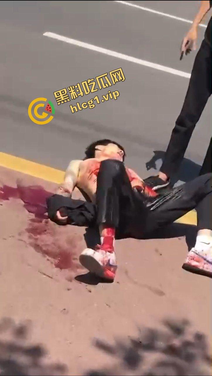 甘肃平凉捅人事件!5个精神小伙围堵1个高三学生 利用管制刀具反杀1人!致2人重伤 3人逃跑!