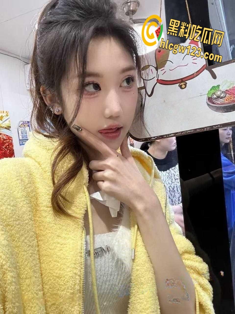 高颜留学生与大屌洋男友激情做爱,肥美多汁的白虎粉鲍,紧紧包裹大屌被操得淫叫连连!