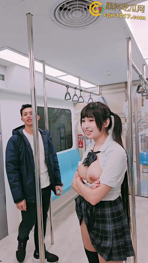 极品福利姬【慕慕Momo】，jk制服白虎嫩穴，在电车被捆绑SM调教，扯着扶手被抱起来肏，高潮爽到瘫痪倒地 ！