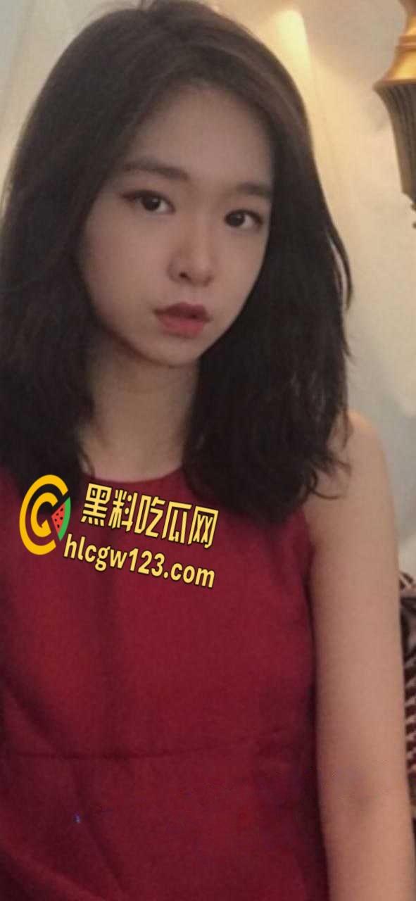 上海极品白领【周佳怡】，曝光公司团建结束后，男同事假意送回家直接强推！