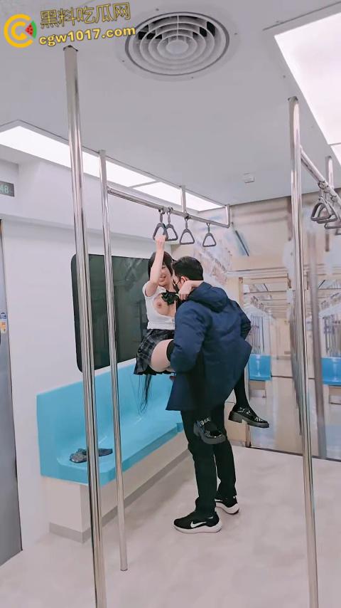 极品福利姬【慕慕Momo】,jk制服白虎嫩穴,在电车被捆绑SM调教,扯着扶手被抱起来肏,高潮爽到瘫痪倒地 !