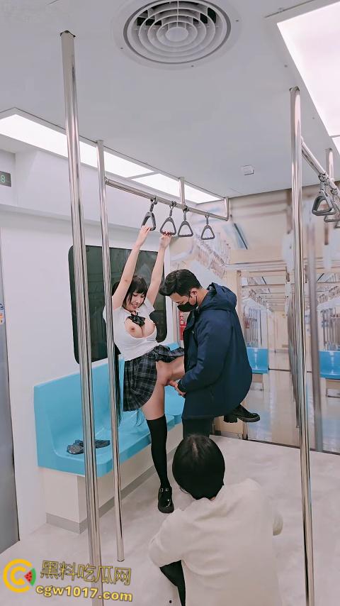 极品福利姬【慕慕Momo】,jk制服白虎嫩穴,在电车被捆绑SM调教,扯着扶手被抱起来肏,高潮爽到瘫痪倒地 !