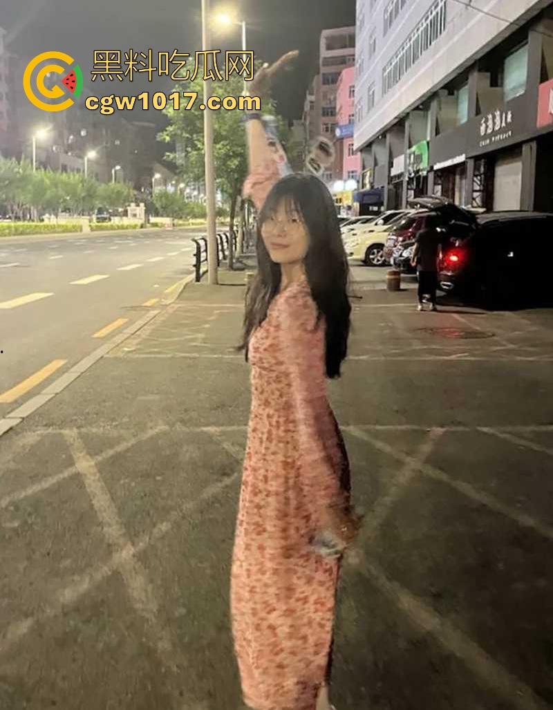 长春极品人妻【魏一晴】老公出差刚走约炮前男友家中情趣性爱,看着婚纱照操黑丝人妻,玩的不是一般的花!