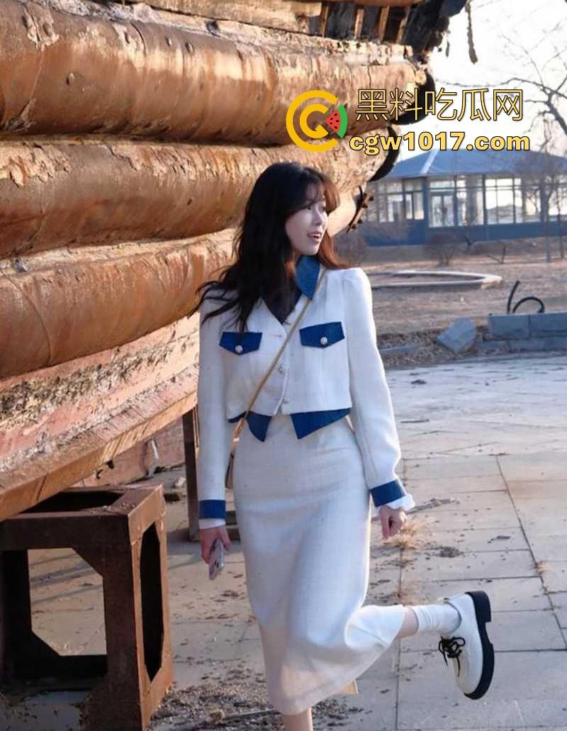 长春极品人妻【魏一晴】老公出差刚走约炮前男友家中情趣性爱,看着婚纱照操黑丝人妻,玩的不是一般的花!