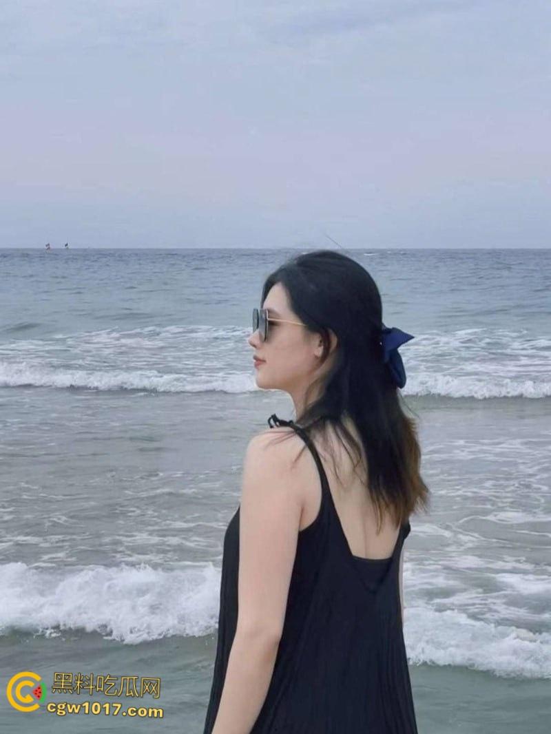 江苏常熟母狗李鑫,风骚又拜金,仅为百元红包上演裸舞,在酒店狂野约炮,撅起圆润的翘臀被金主蹂躏骚穴!