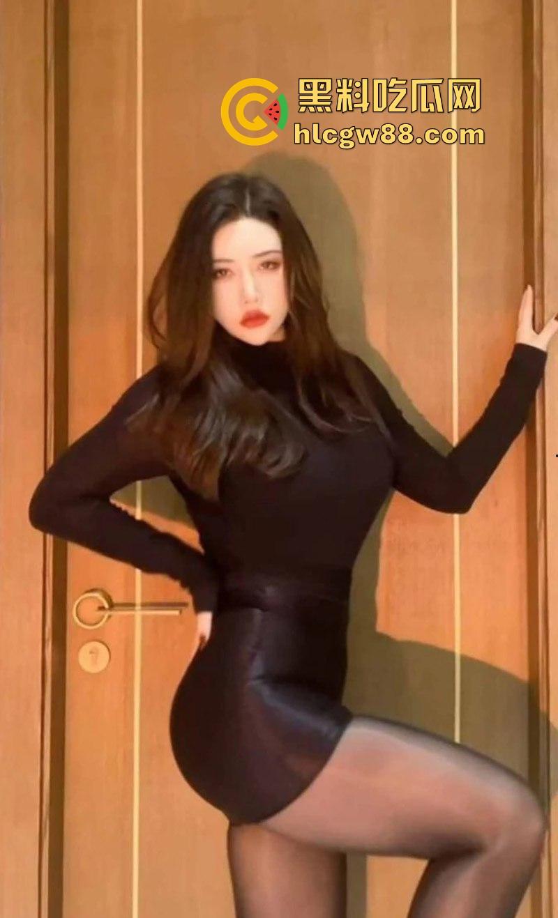 郑州奔驰车主抓小三『 卢丹丹』三姐车上被堵开房被阻，拿老婆车送小三借花献佛，三叉辉被黑的蛮惨！