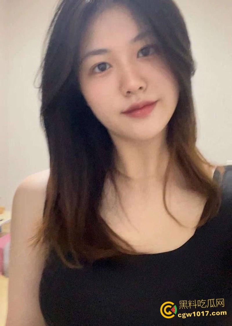 江苏常熟母狗李鑫,风骚又拜金,仅为百元红包上演裸舞,在酒店狂野约炮,撅起圆润的翘臀被金主蹂躏骚穴!