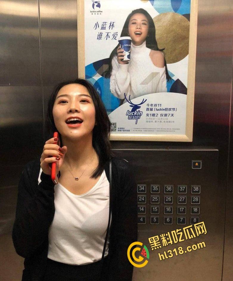 背着亲哥跟嫂子家里偷情,嫂子主动换上情趣丝袜,口交吃鸡黑丝诱惑,各种姿势爆操 !