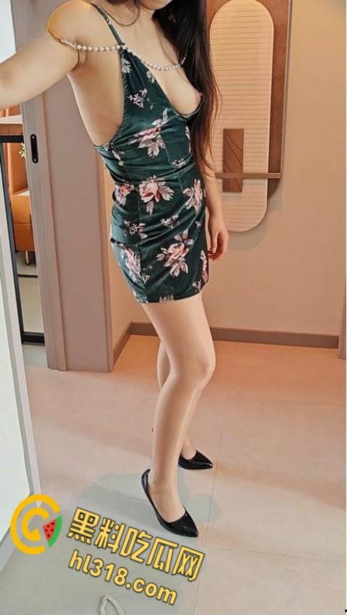 背着亲哥跟嫂子家里偷情,嫂子主动换上情趣丝袜,口交吃鸡黑丝诱惑,各种姿势爆操 !