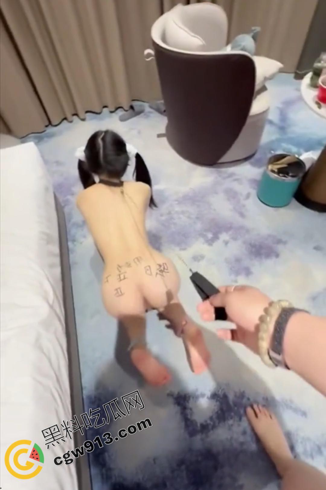 上海抖音小萝莉【仅呆酱】化身金主乖巧母狗,阳台做爱,户外露出,被神秘大佬肆意调教,反差极大引爆全网