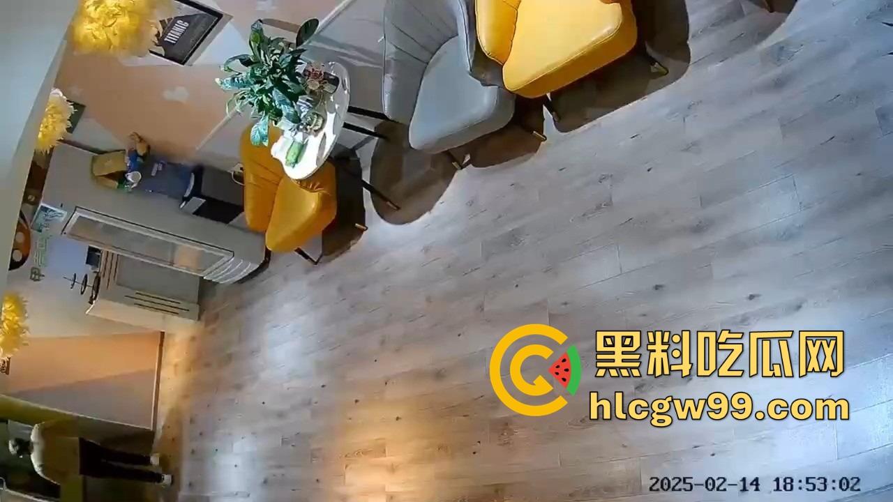 湖北大学研究生【封曦月】竟敢在私人影院强行猥亵,差点霸王硬上弓把人强奸,老板及时救场!