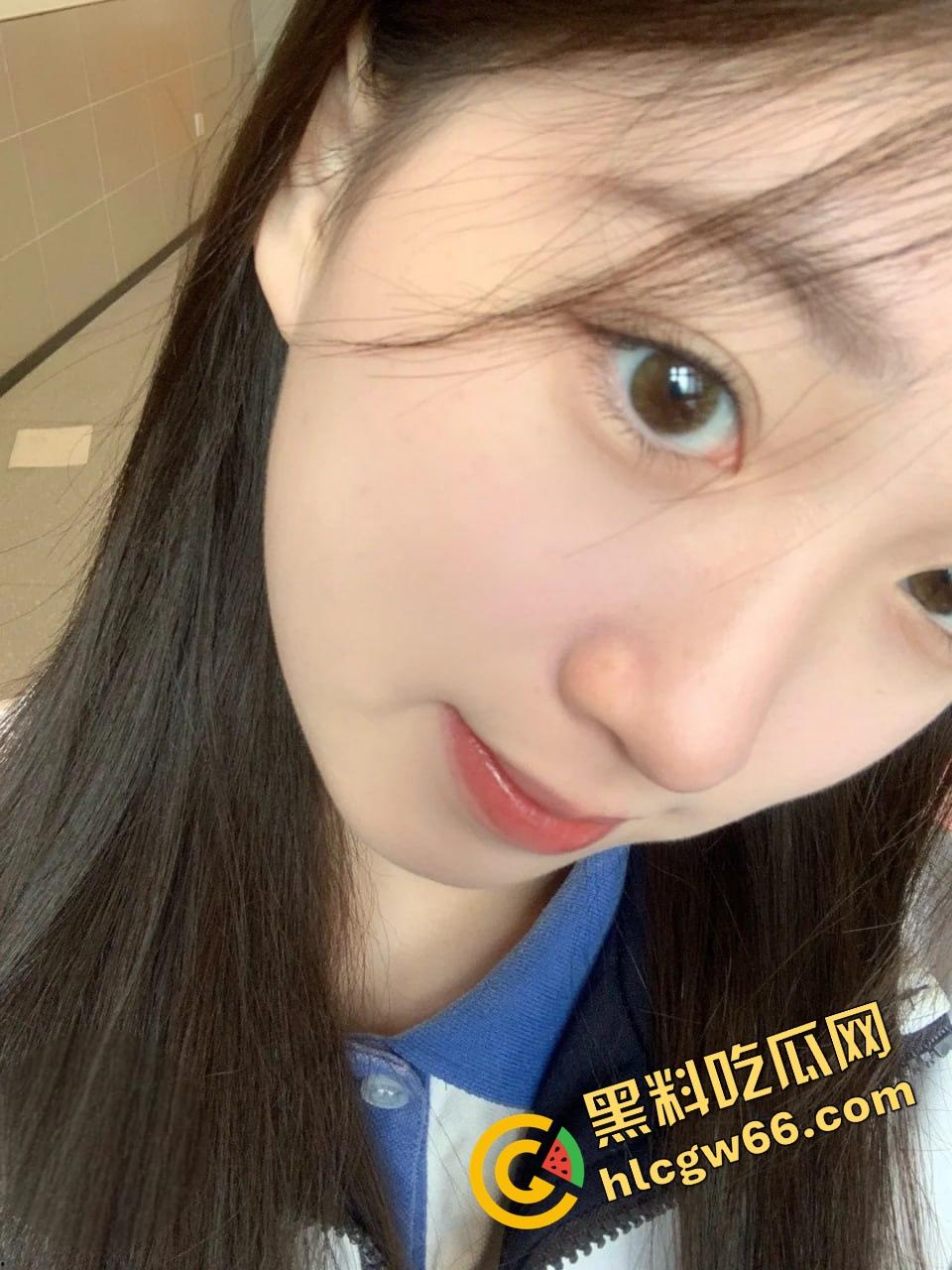 湖南骚学妹【苏润芝】穿着百褶裙给男友舔到发疯!白嫩奶子啪得跳,湿逼吸得啪啪响!