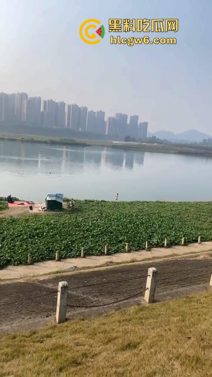 抖音网红【马妹儿】pk完败受惩罚仅穿内裤光体下水 嫩白大奶小翘臀万人欣赏