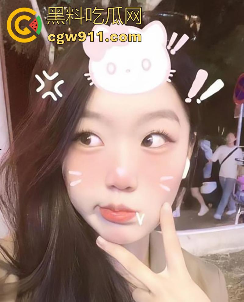 安徽职业学院老师【刘庆玲】，已婚骚妇却有着少女脸，风骚教师兼职卖肉，反差感拉满，穿制服遭金主爆操中出！