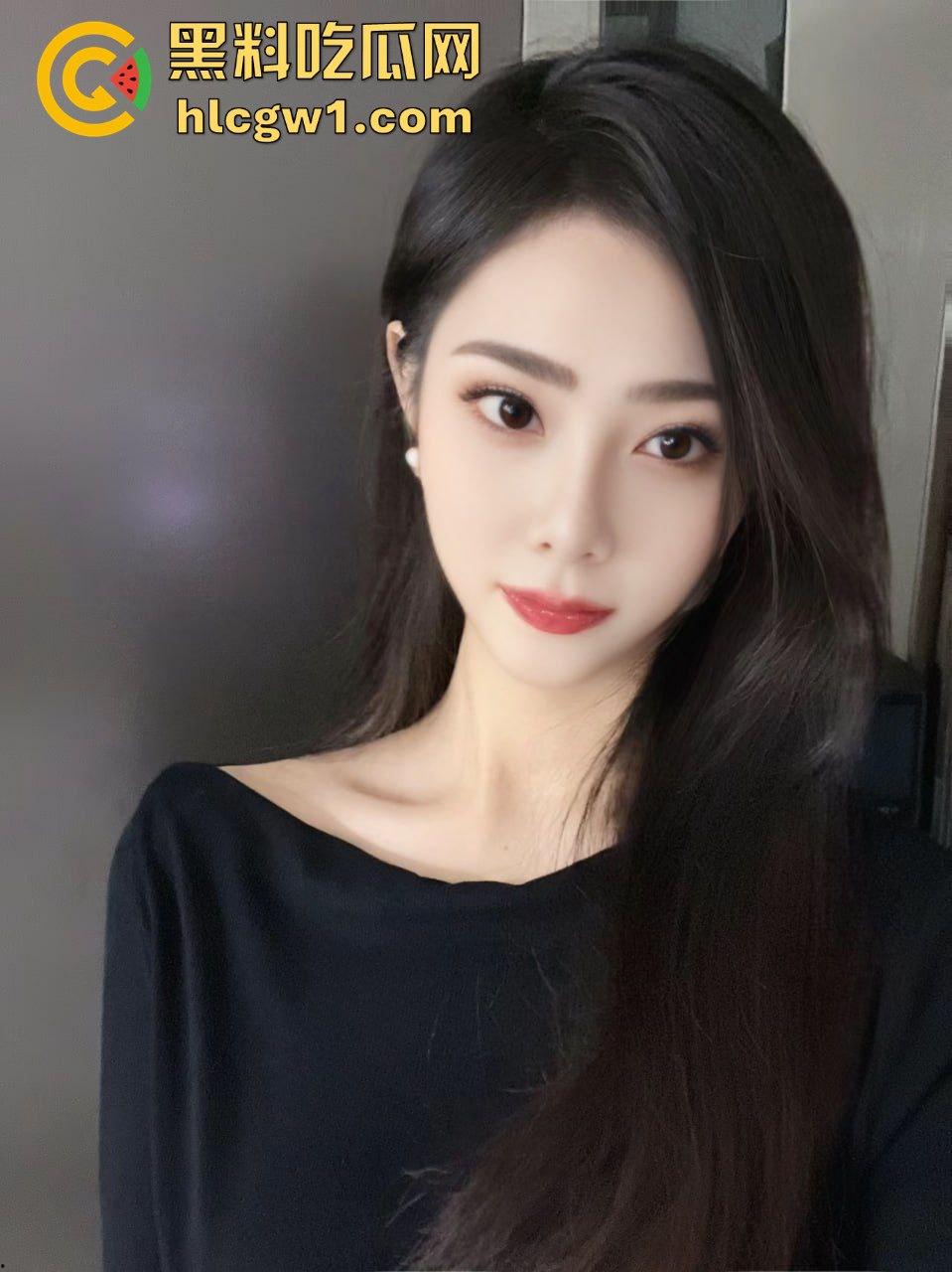 网恋调教小剧场!江苏无锡学院御姐『李卿瑂』骚到爆,摸奶视频主动发,粉色内裤黑森林全都给你看!