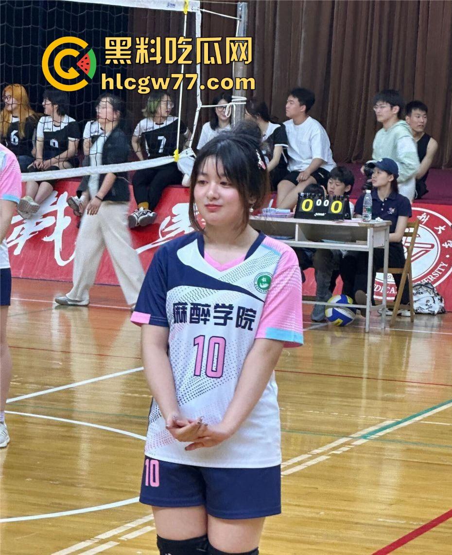 徐州医科大学大四可爱学姐【薛艺琳】表面乖女实则骚货,背着纯情男友网上调情 极致的反差母狗!