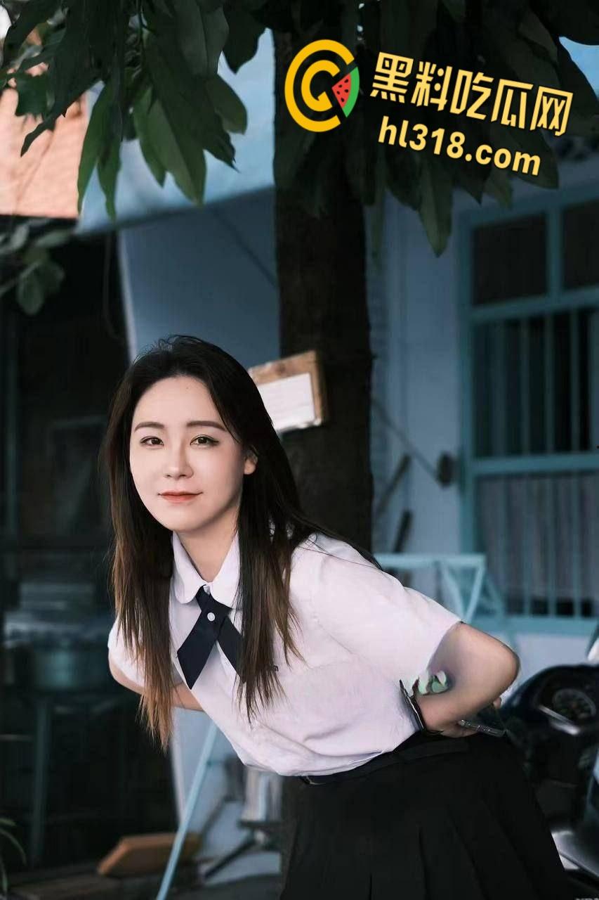 浙江苍南音乐老师【洪冬暖】,出轨肌肉猛男被抓,原配带队酒店掀翻床戏,对白暴揍场面超燃!