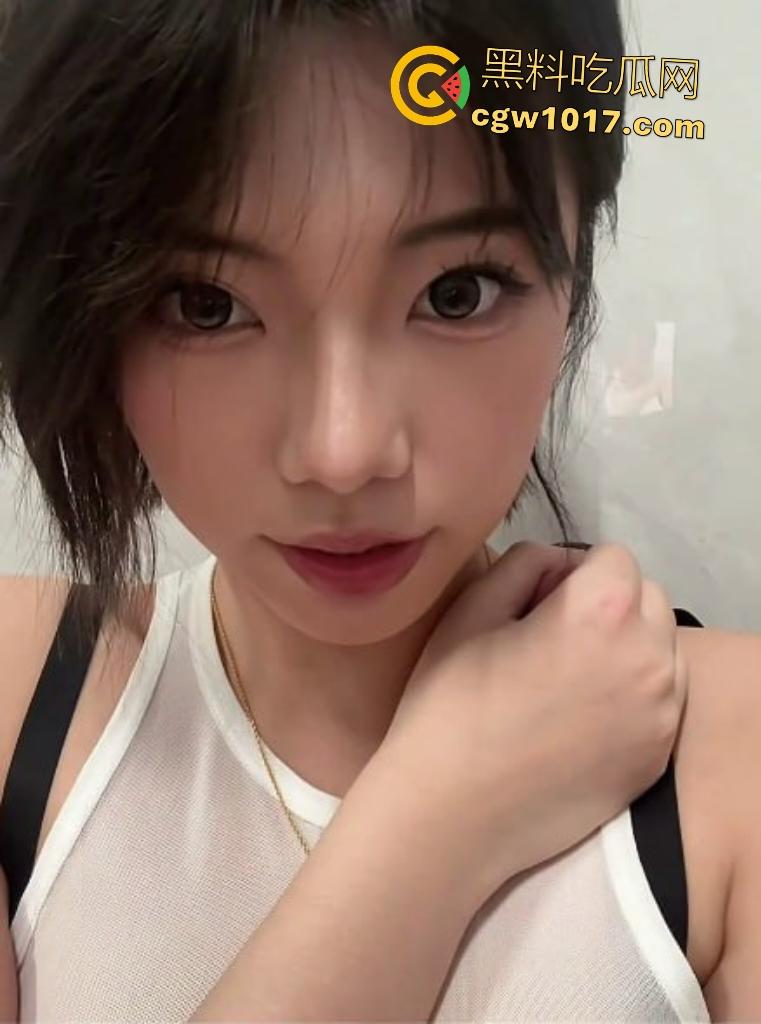 抖音超美木瓜巨乳【ywangt】，内衣包不住巨乳，不同型号阳具狂捅骚逼都没喷水，要加钱才能看喷泉？