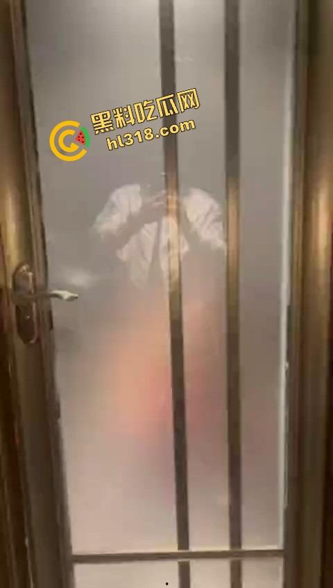 单身狗夜店必修课,喝醉勾搭人妻偷吃人妻鲍鱼,淫男乱女嗨翻全场,极致放荡夜生活曝光!