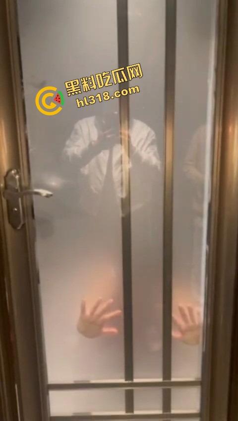 单身狗夜店必修课,喝醉勾搭人妻偷吃人妻鲍鱼,淫男乱女嗨翻全场,极致放荡夜生活曝光!