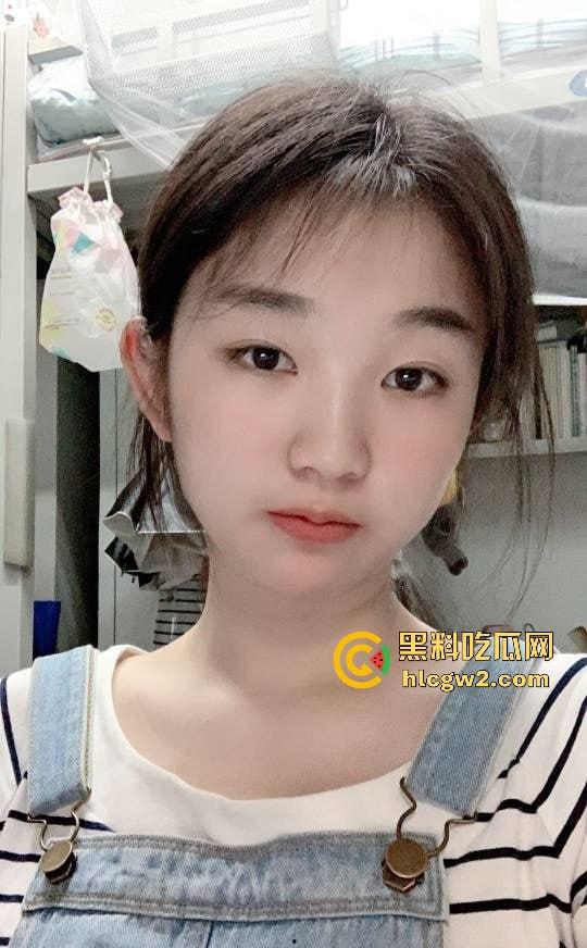 华中理工大学清纯反差婊学妹【黄梓萱】翻车 大尺度私密自拍被渣男曝光 情欲上头彻底沦陷!