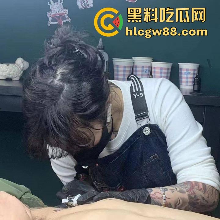 抖音纹身师店老板娘【lee李李】性爱视频流出,符文战神诱人巨乳,纹身三次就简单拿下!