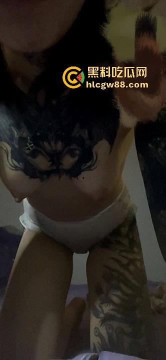 抖音纹身师店老板娘【lee李李】性爱视频流出,符文战神诱人巨乳,纹身三次就简单拿下!