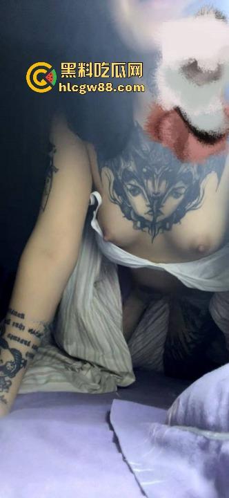 抖音纹身师店老板娘【lee李李】性爱视频流出,符文战神诱人巨乳,纹身三次就简单拿下!