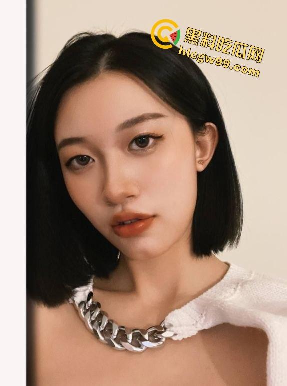 江苏南通反差骚母狗【苏畅】天生肉便器精盆欲求不满，深喉口爆情趣内衣各种后入爆操！