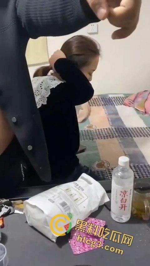 捉奸捉到奸夫淫妇现场！网友发问：为啥不先离婚？