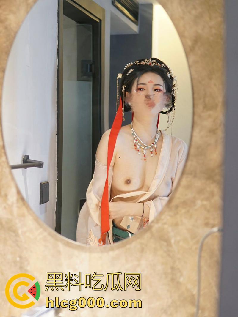 顶级绿帽淫妻，看老婆是怎么主动勾引人的，身高腿长身材一流，这骚逼样实在太像荡妇了！