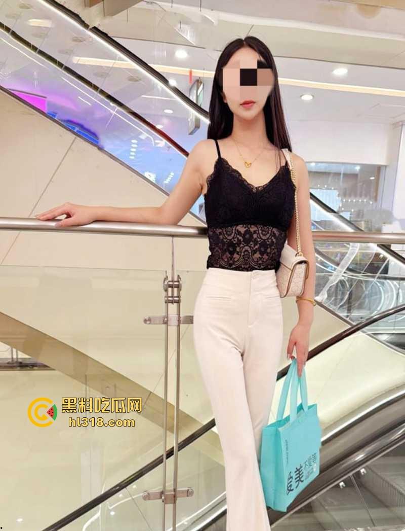 酒店约操美臀亲姐,极品性感身材,裤子舍不得脱,剪开裤缝就操,无套爆操美鲍喷水量惊人!