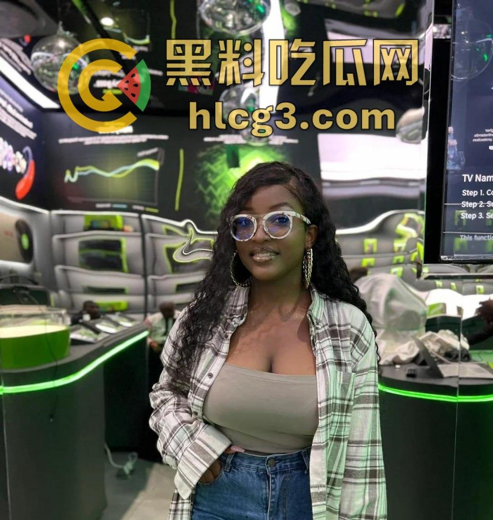 斯达黎加黑妹『 CARLOS』国庆日聚会现场 当众脱光表演阴道插啤酒瓶热舞