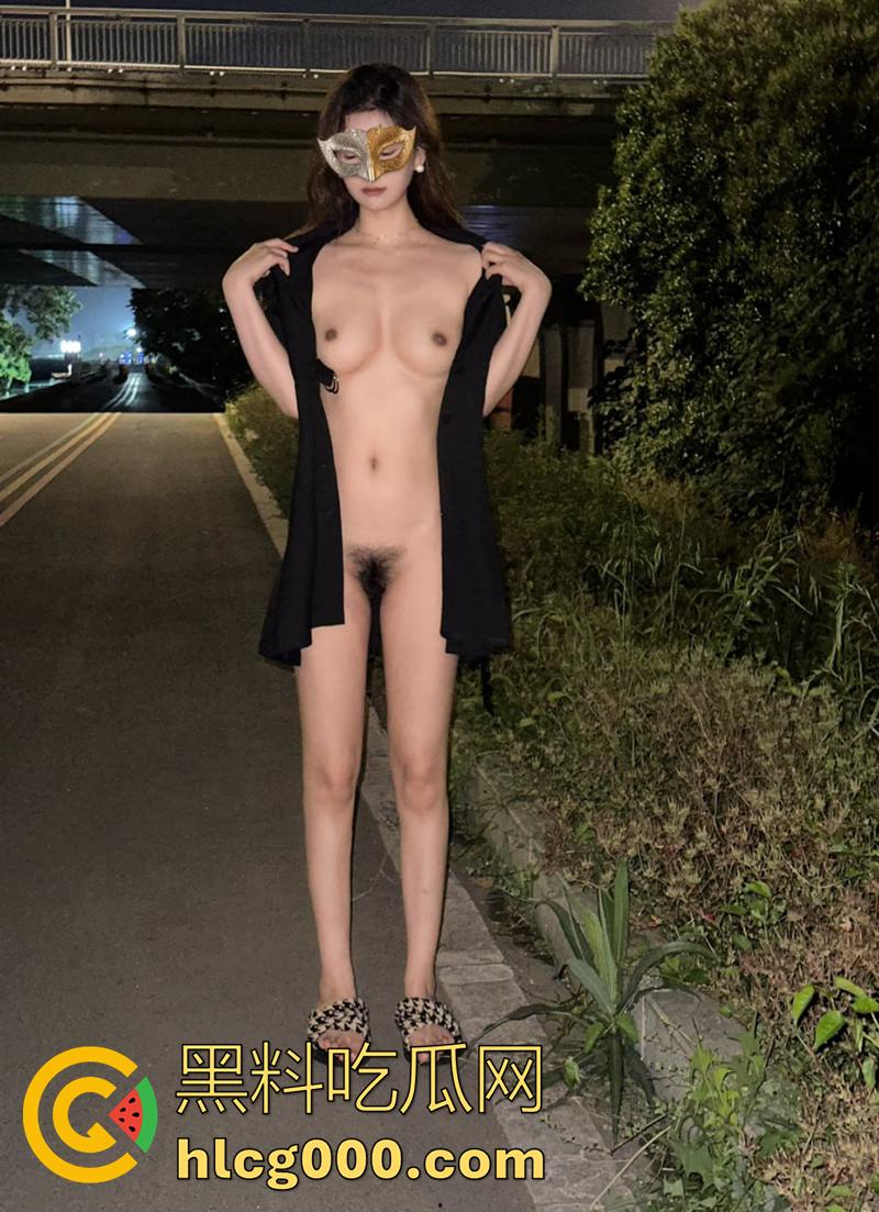 顶级绿帽淫妻,看老婆是怎么主动勾引人的,身高腿长身材一流,这骚逼样实在太像荡妇了!