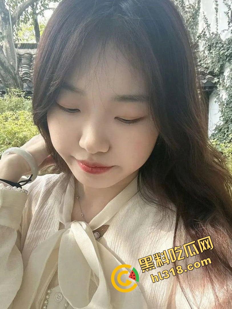 科技技术大学研二『赵梦媛』抖音私聊网友开房约炮解压,衣服一脱两坨大奶弹出来变身奶牛,这很难不约吧!