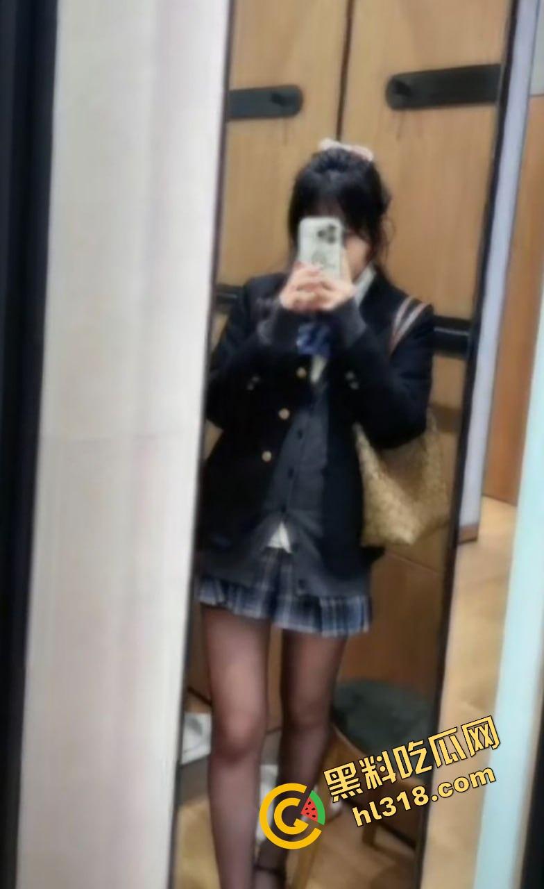 科技技术大学研二『赵梦媛』抖音私聊网友开房约炮解压,衣服一脱两坨大奶弹出来变身奶牛,这很难不约吧!