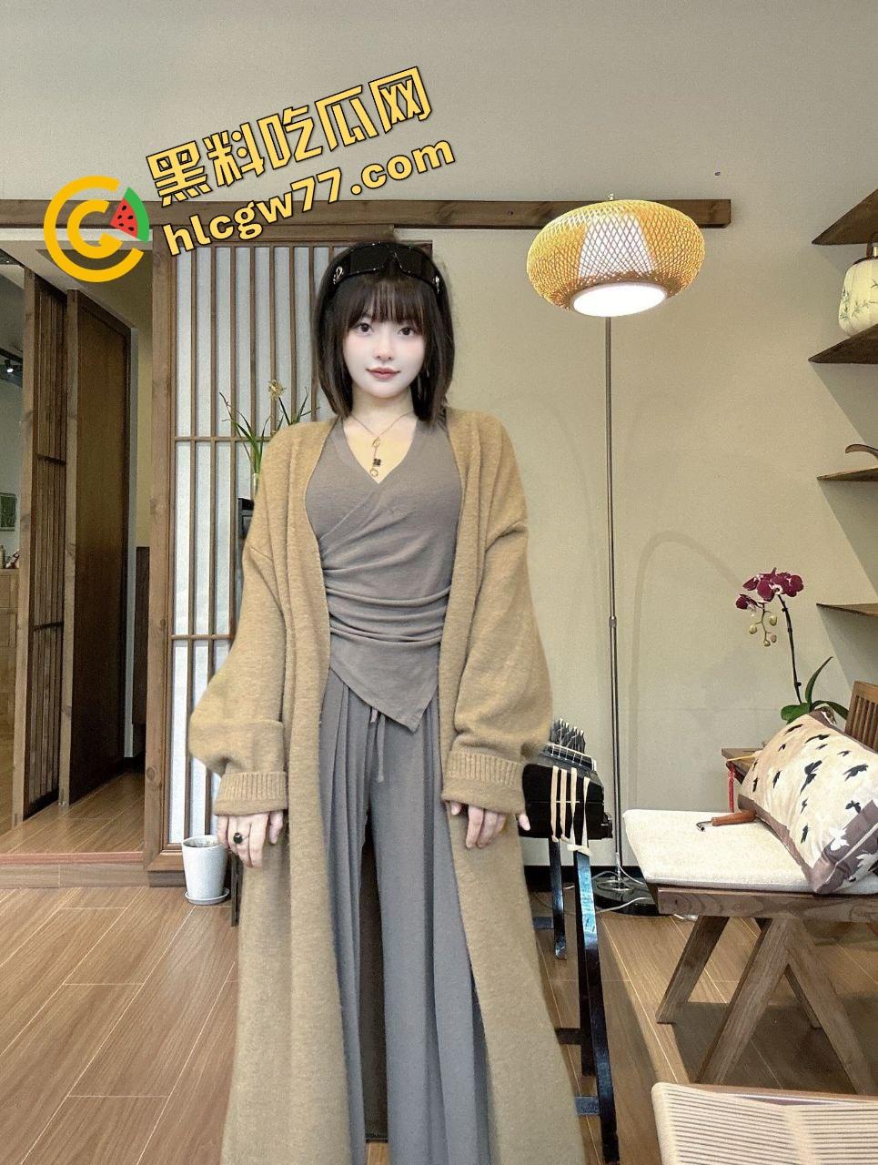 长沙女高『杨娜』白天是人晚上是牲口,被包养后成了舔蛋接精不戴套的高级母狗!