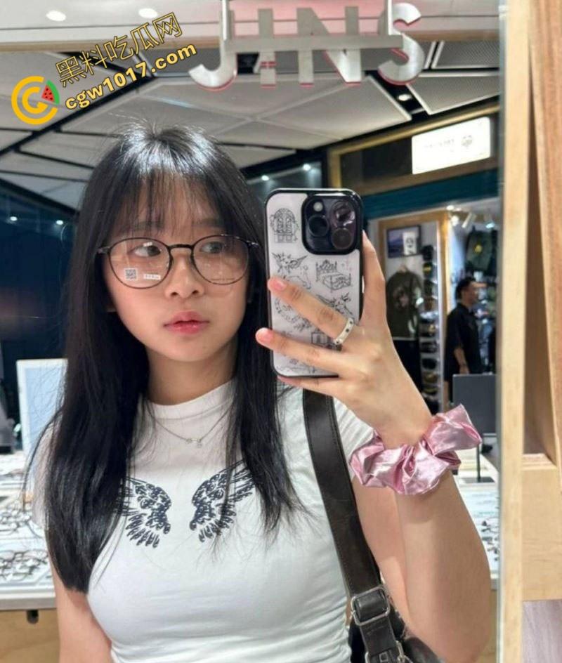 广西大学奇耻大辱！清纯校花【杨昕怡】激情性爱曝光：JK制服撩裙深喉互动，美乳晃荡挑逗连连！