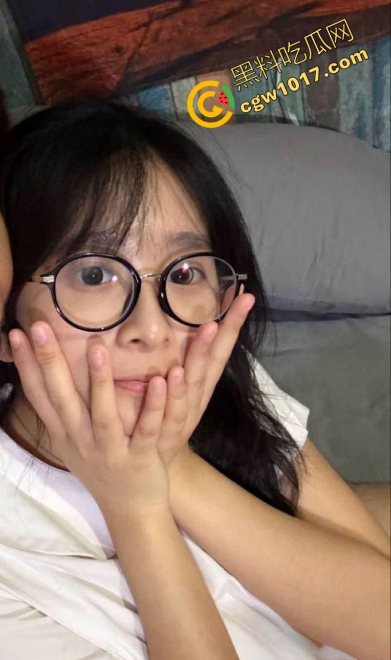 广西大学奇耻大辱!清纯校花【杨昕怡】激情性爱曝光:JK制服撩裙深喉互动,美乳晃荡挑逗连连!