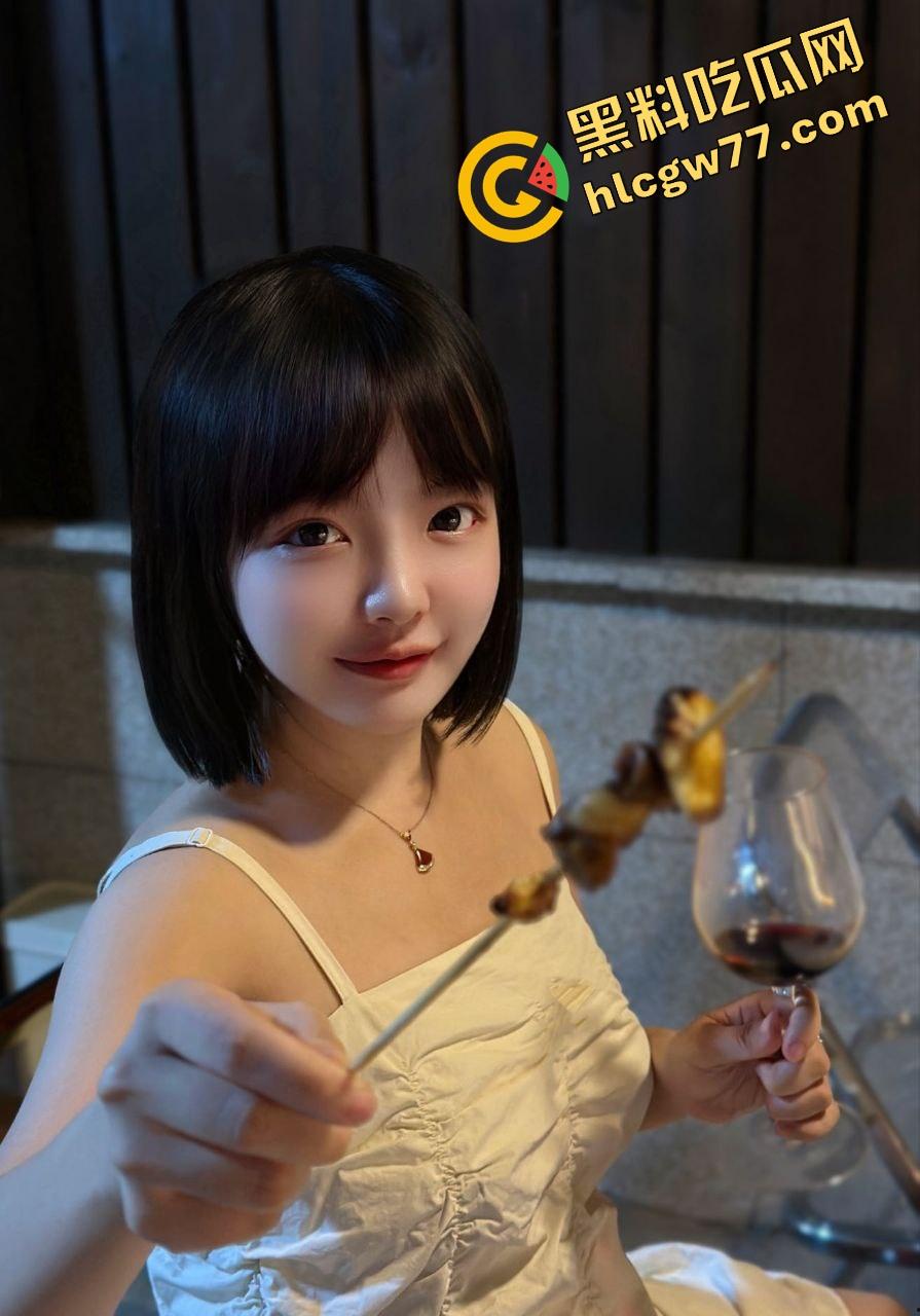 长沙女高『杨娜』白天是人晚上是牲口,被包养后成了舔蛋接精不戴套的高级母狗!