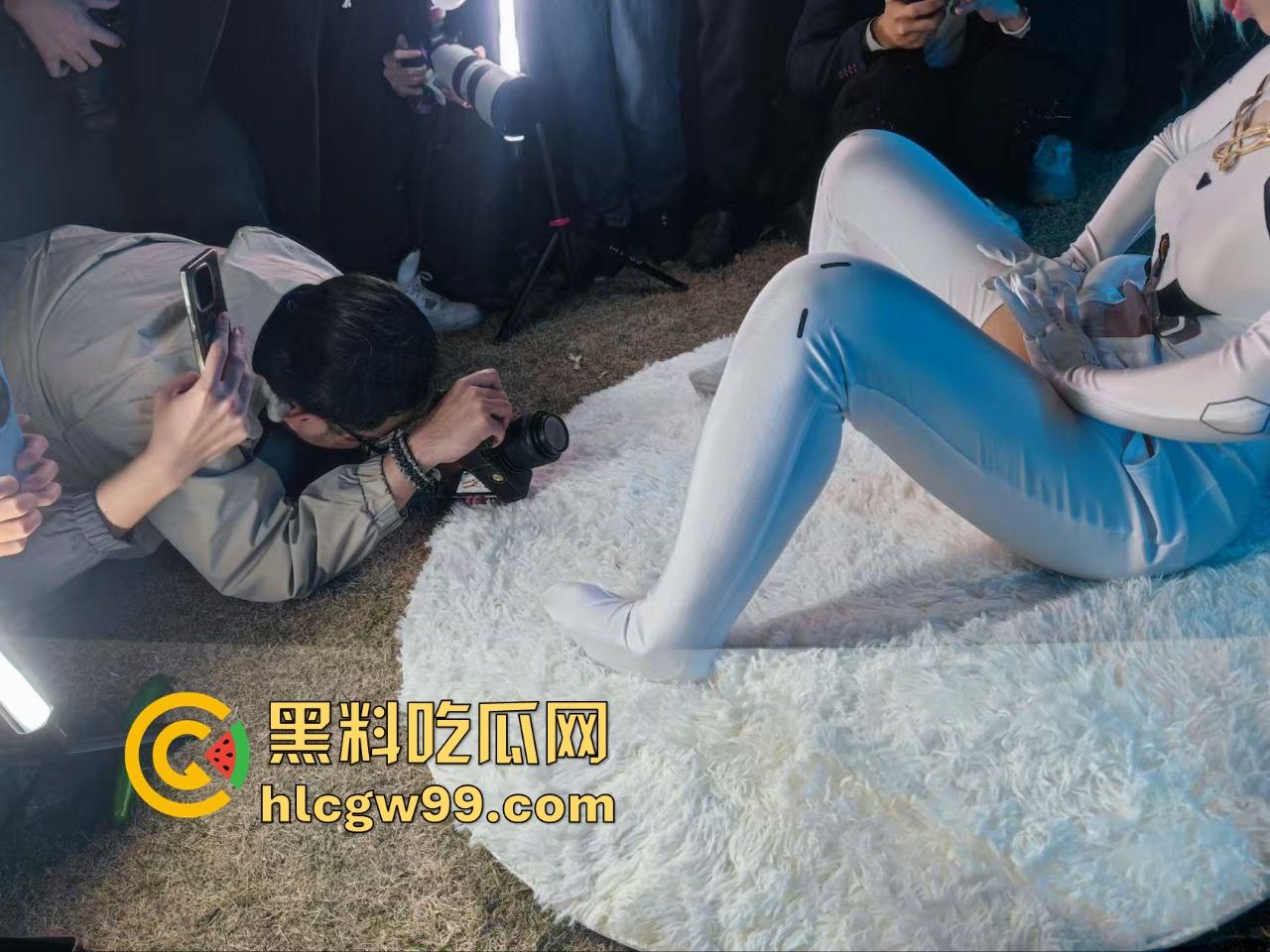 CP漫展前方摄影师发来战报,场外已被福利姬包围,大胆裸漏小穴,这还是国内吗?把我干哪来了?