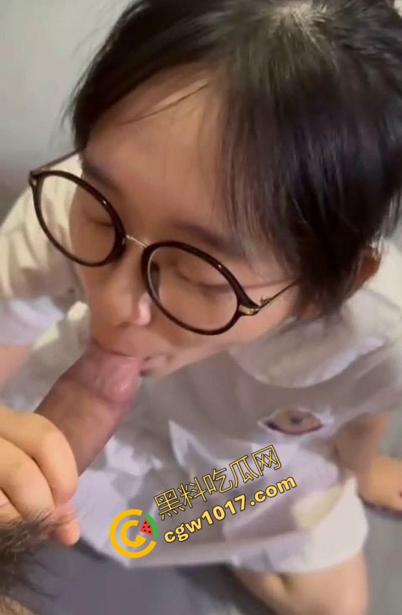 广西大学奇耻大辱!清纯校花【杨昕怡】激情性爱曝光:JK制服撩裙深喉互动,美乳晃荡挑逗连连!